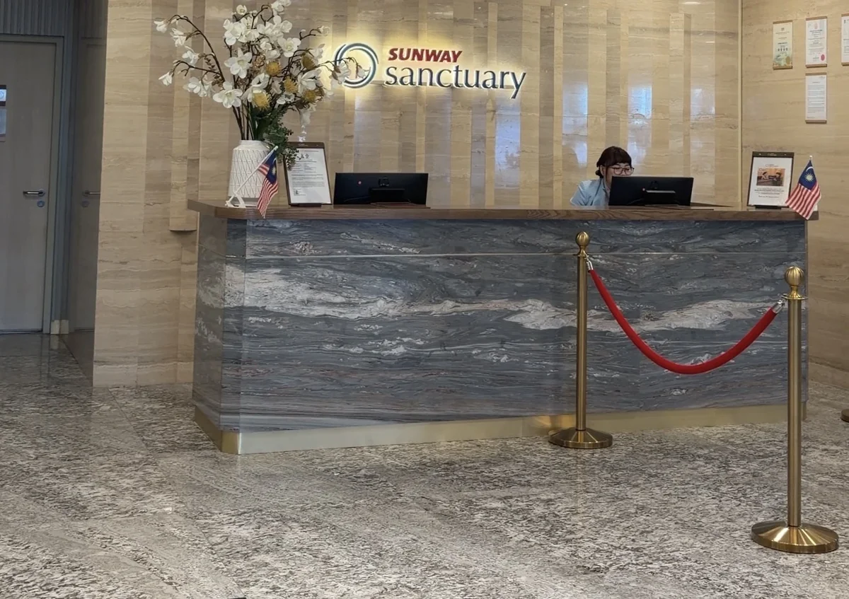 Area resepsionis Sunway Sanctuary untuk proses check-in pasien